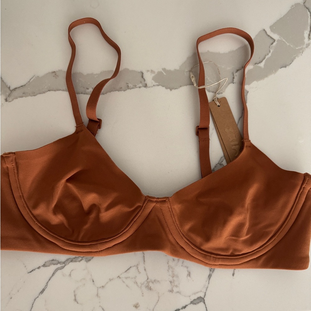 Fits everybody Unlined Demi Bra